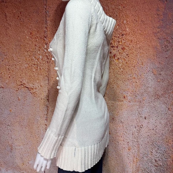 Elegant Winter White DKNY Sweater - Picture 4 of 7